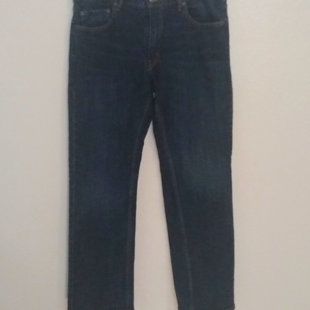 Men's Levi's 559 36/32 relaxed fit,dark wash, great condition.